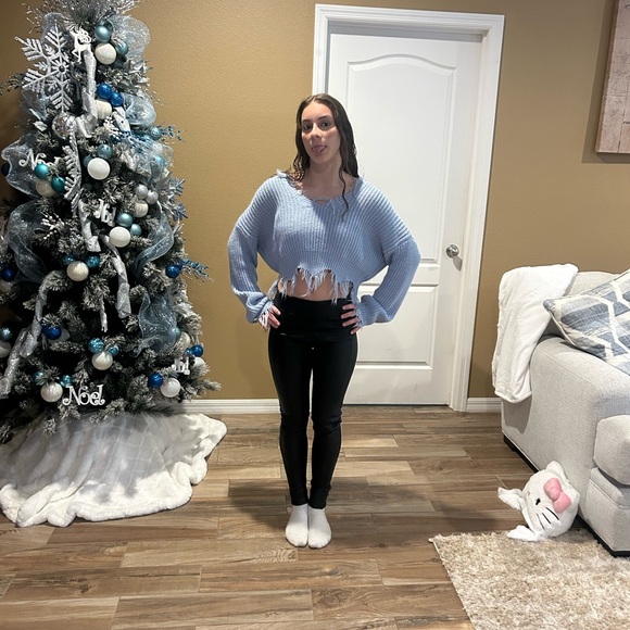 i’m selling sweaters and jeans! - Picture 9 of 9